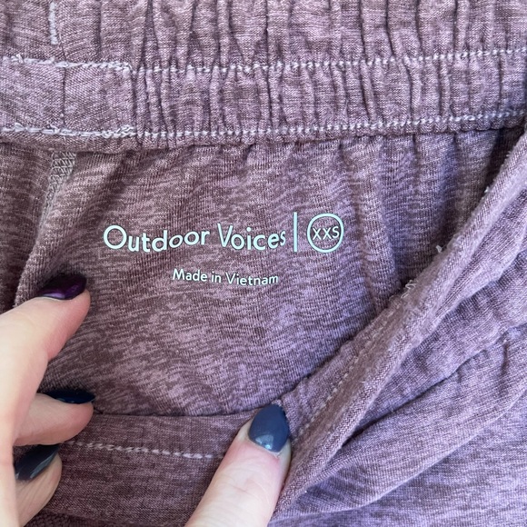 mid-rise, flattering sweatpants made in very light fabric with pockets - Picture 6 of 6